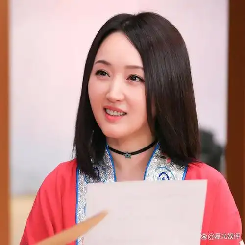 杨钰莹,这位被誉为"甜歌皇后"的女歌手,便是其中最为耀眼的一颗.