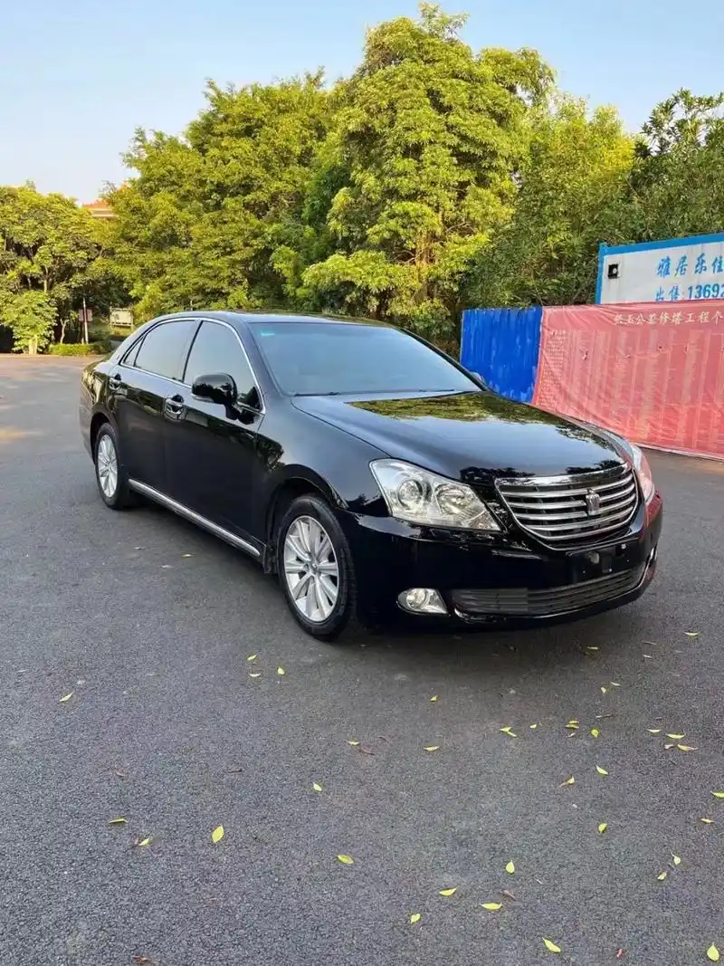 2011年10月上牌,一汽丰田第十三代皇冠2.