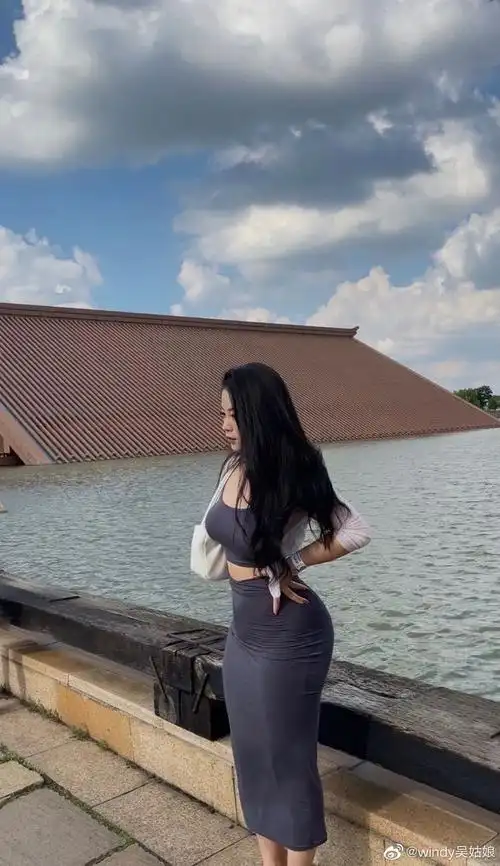 90后浙江瑜伽教练身材照曝光网友这就是我的完美微胖女神