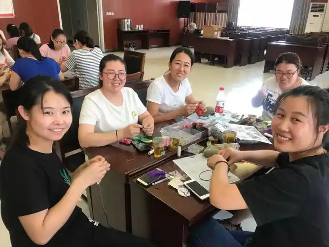 住三"女工"秀"女红" ——公司工会组织女职工手工艺爱心制作活动