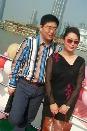 图文-申思婚礼牵动各方名流 名嘴刘建宏携妻出席