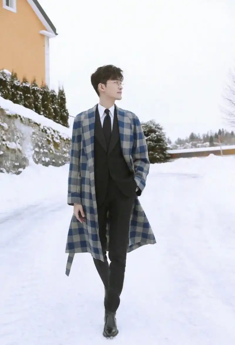 原来张翰和魏大勋的身材比例这么好,身高一样的情况下腿比别人长好多