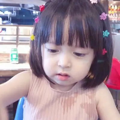 小女孩撅嘴头像