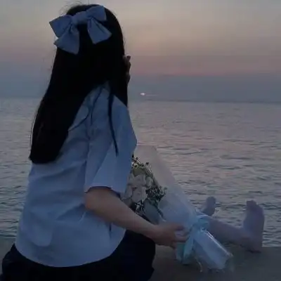 看上去温柔但很丧的真人女生头像