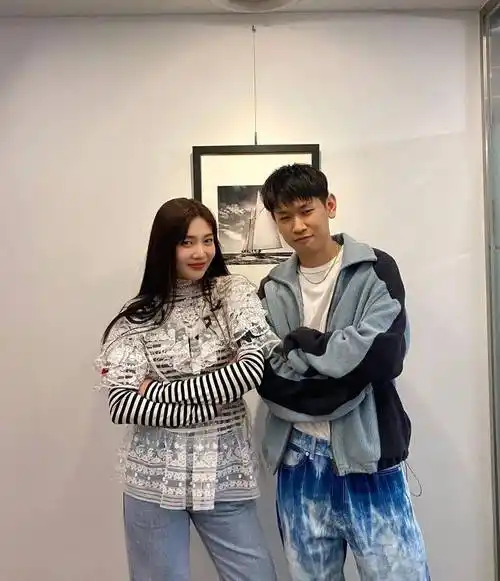 现在的rapper都这样找对象?_gray_易梦玲_女友