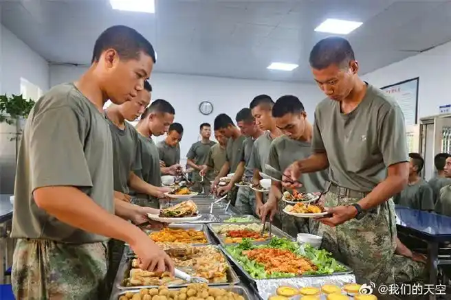 近日,空降兵部队2024年度春季入伍新兵已经顺利"毕业",他们满怀着热情