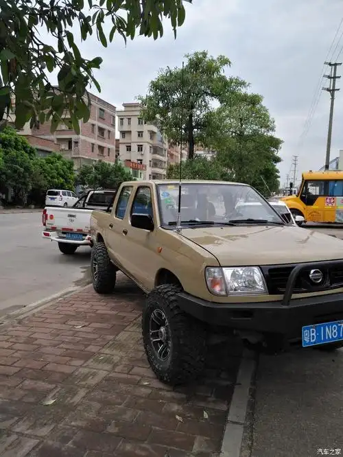 很黄很暴力!东风锐骐皮卡zd25四驱改装作业