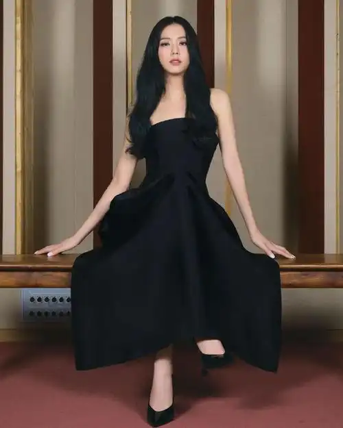 金智秀self-portrait