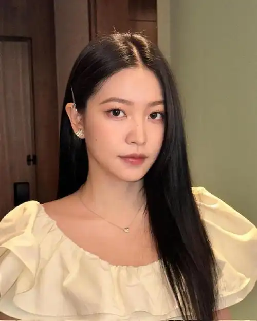 yeri超话90#金艺琳 清潭国际高中#230627 j_habbi_ ins更新艺琳相关