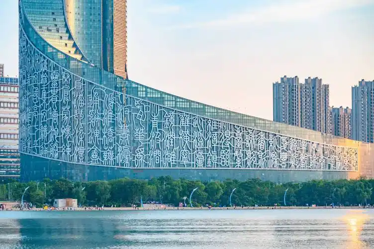 湖水清凉,落日绝美!合肥一地被称:当地"小马代"?_天鹅湖_安徽_沙滩