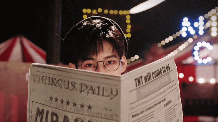 张真源戴眼镜和不戴眼反差感真的好强……_高清图集_新浪网