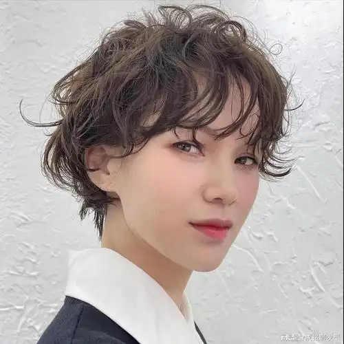 40 女神必试!短发烫发新潮流,轻松减龄十岁!