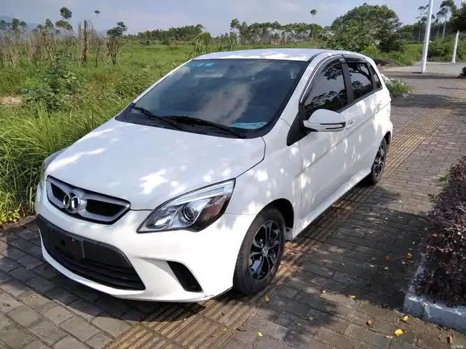 北汽绅宝 绅宝d20 2015款 两厢 1.5 自动 乐享版