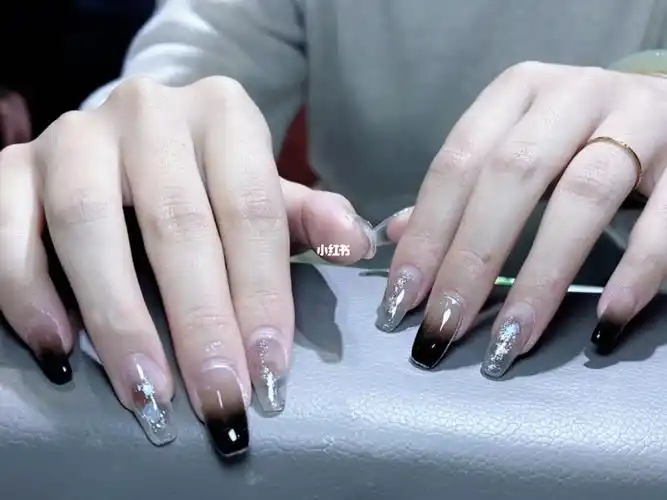 黑色美甲个性吸睛