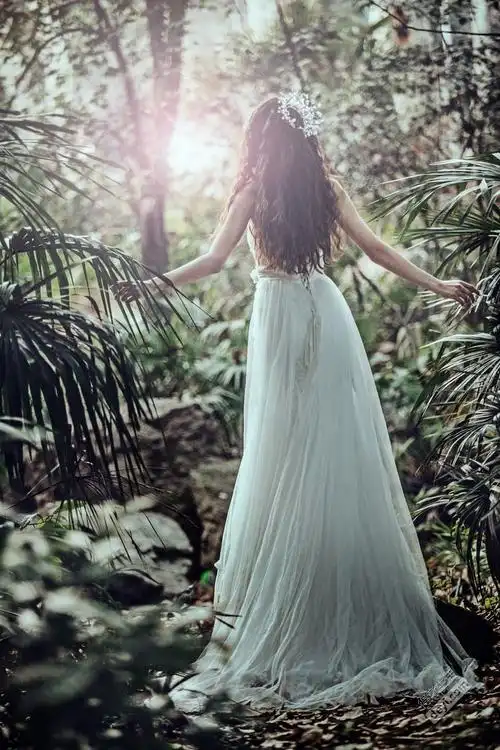 现在流行女神范儿,我也发张背影来镇楼!