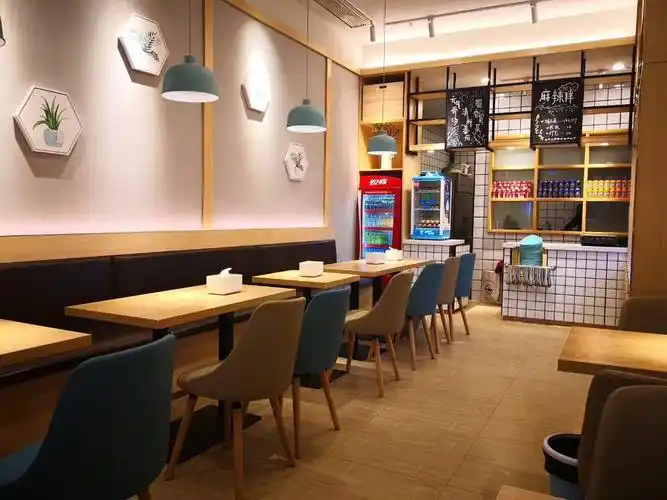 整体是清新的蓝色调风格,店内环境整齐干净,配色清新自然,已经成为