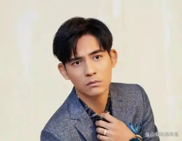 f4组合的成员周渝民是台湾知名的影视歌三栖明星,当年《流星花园》中