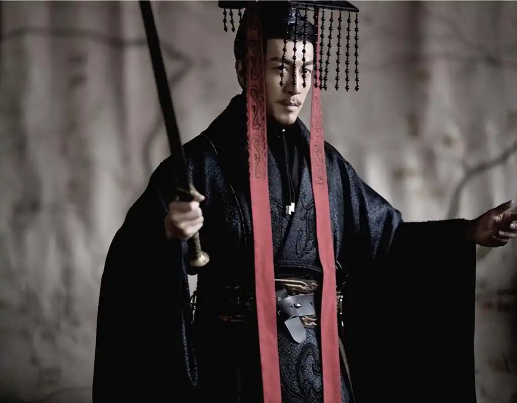 秦始皇的龙袍是黑色的,为什么后世皇帝没有人敢穿?原因很现实