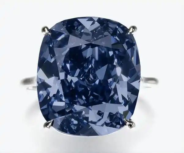 彩色钻石最稀有的颜色(彩色钻石中什么颜色最珍贵)