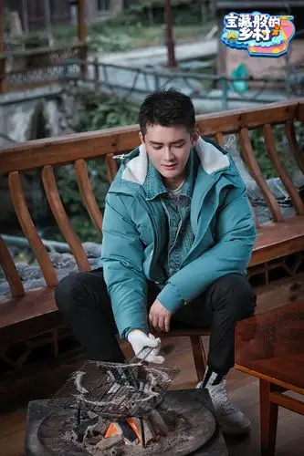 《宝藏般的乡村》首播好评不断 孔雪儿熊梓淇品尝苗族"黑暗料理"