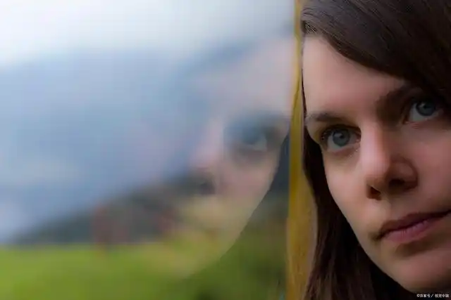 抑郁症人眼睛和常人有什么不一样?这3个眼神的表现,你知道几个