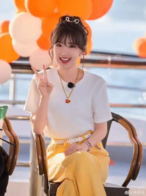 毛晓彤轻甜冰淇淋妆##毛晓彤元气丸子头