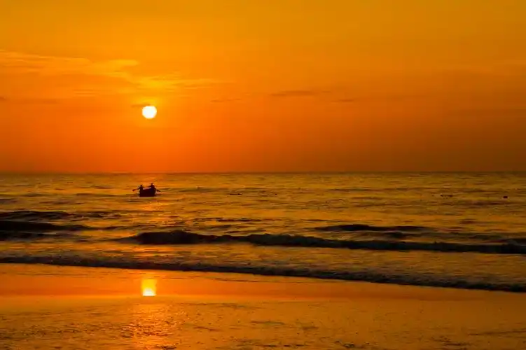 海上日出,让大地充满生机和希望!