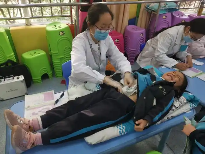 地球村星体园幼儿园蒙氏一班 检检更健康