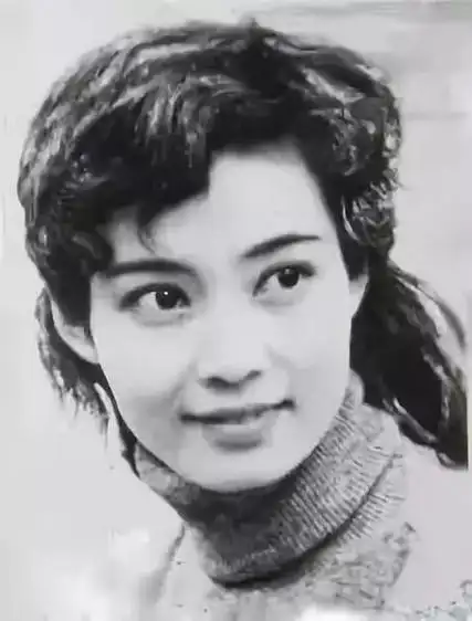 65岁老戏骨潘虹出家当尼姑如今单身无子却做了20多年的慈善公益