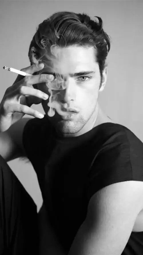 欧美人物抽烟黑白写真,高清图片,手机锁屏桌面-壁纸族