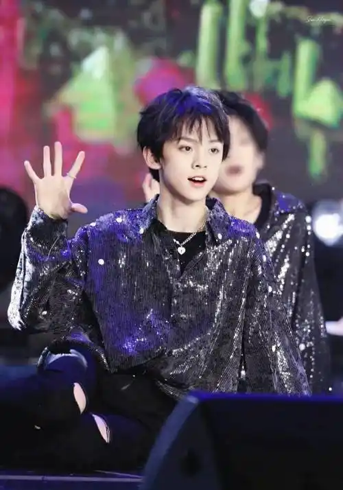 左航:绝对舞台掌控者,从未被打倒!_壁纸_少年团_留言