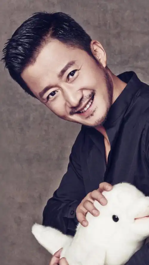 吴京还原太空失重表情包