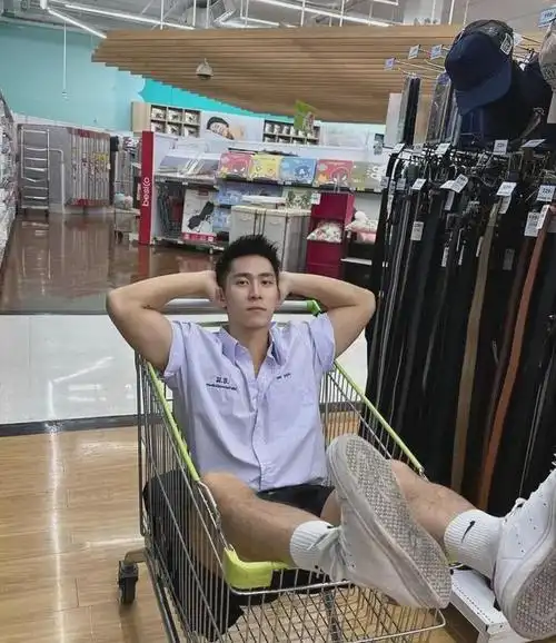 灰裤子都湿了!|腹肌|肌肉|健身|运动裤_网易订阅