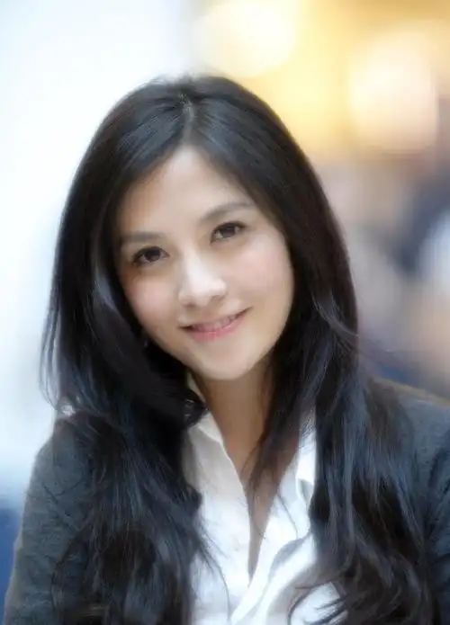 第八位, 纪凯婷(龙光集团有限公司非执行董事)