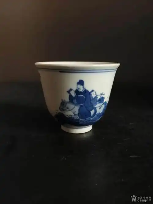 康熙青花人物纹杯