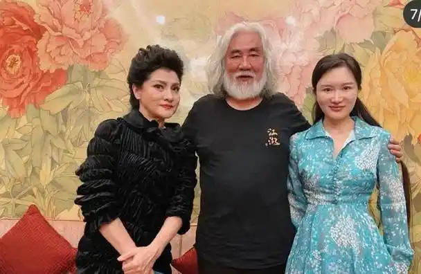 72岁导演张纪中:尽管岳母比自己小了11岁,但给她尽孝是应该的