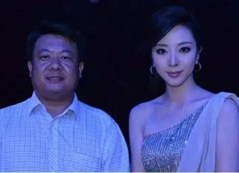 32岁李思思两个宝宝可爱丈夫近照曝光网友难怪一直没公开