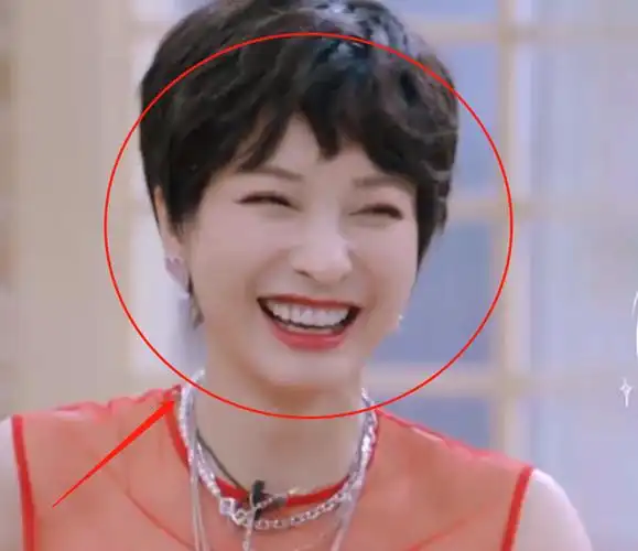 吴昕短发造型显老,去掉美颜的画面,37岁的她太真实!