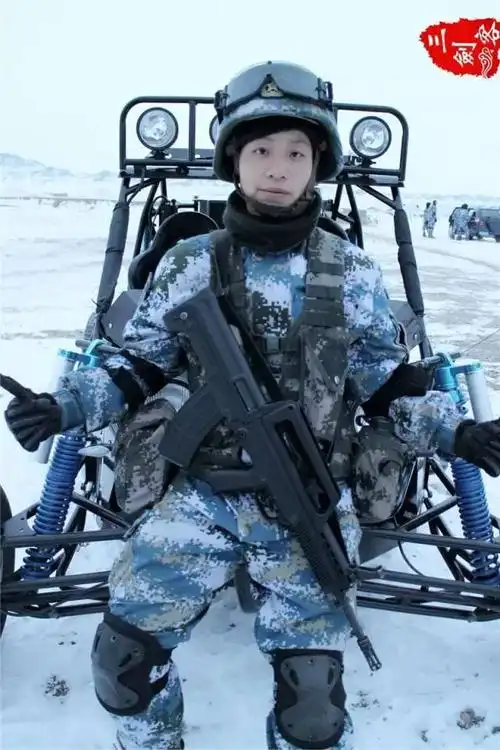 现在,海军陆战队女兵索亚已经成长为士官长