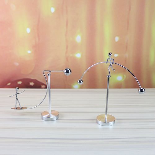 杂货c342高脚不倒翁旋转小铁人 小商品创意新奇特个性桌面装饰