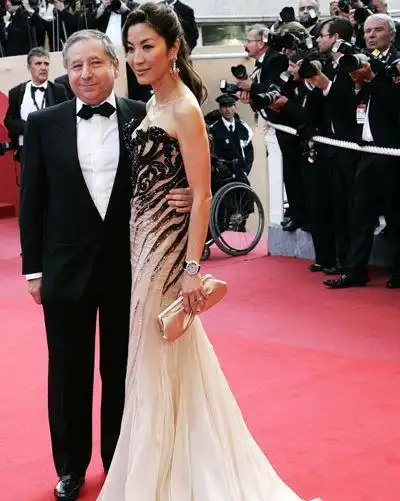 杨紫琼罕见分享自己与男友让托德合照两人恩爱甜蜜如初