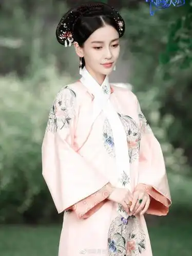 angelababy的清宫戏造型展现了她的另一面,清丽脱俗,天真烂漫