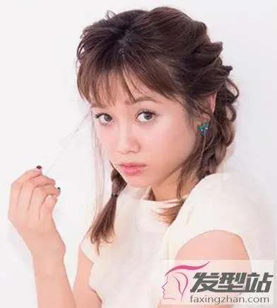 两个麻花辫怎么扎好看学生双麻花辫的编法超减龄