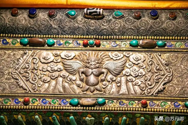 藏传佛教中的"九眼天珠"是何物?