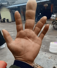 搞笑gif段子:哥们,别这样看着我,吃西瓜比赛我从未输过_儿子