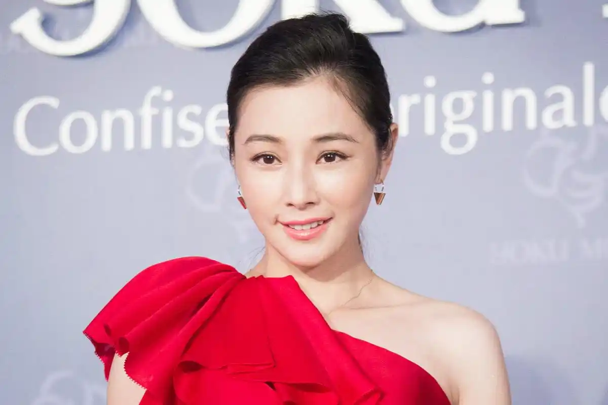 陈怡蓉:首位"杰女郎",冲击豪门屡战屡败,如今整容大变样