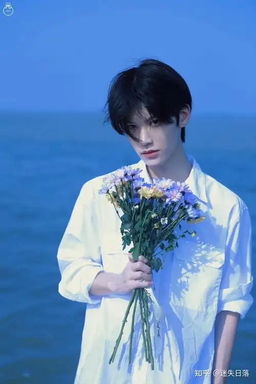 求推荐网红帅哥的微博? - 知乎