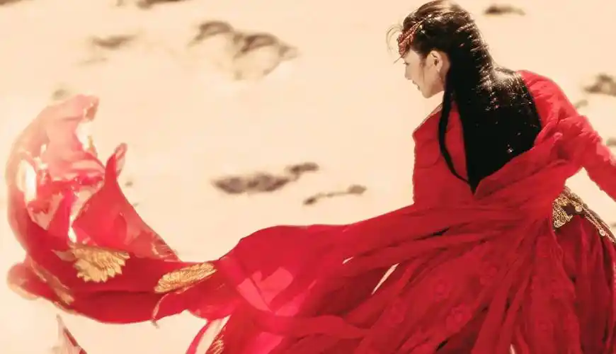 当年因为她在热播剧《东宫》中饰演小枫一角,一身红衣惊艳了无数观众