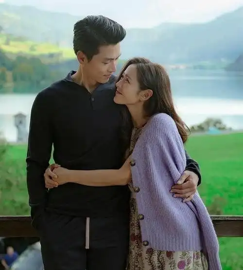 禁止转载) 元旦这一天,韩国男明星玄彬和韩国女星孙艺珍宣布两人恋爱