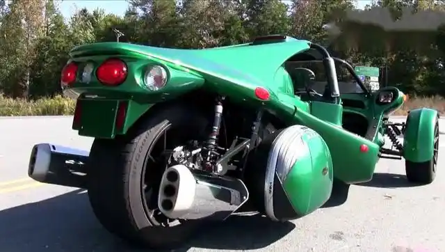 300万的摩托车你永远不知道能跑多快,网友:这应该是跑车吧